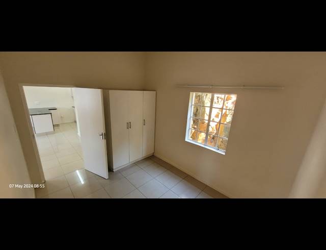 2 BEDROOM APARTMENT TO LET IN PRESTBURY